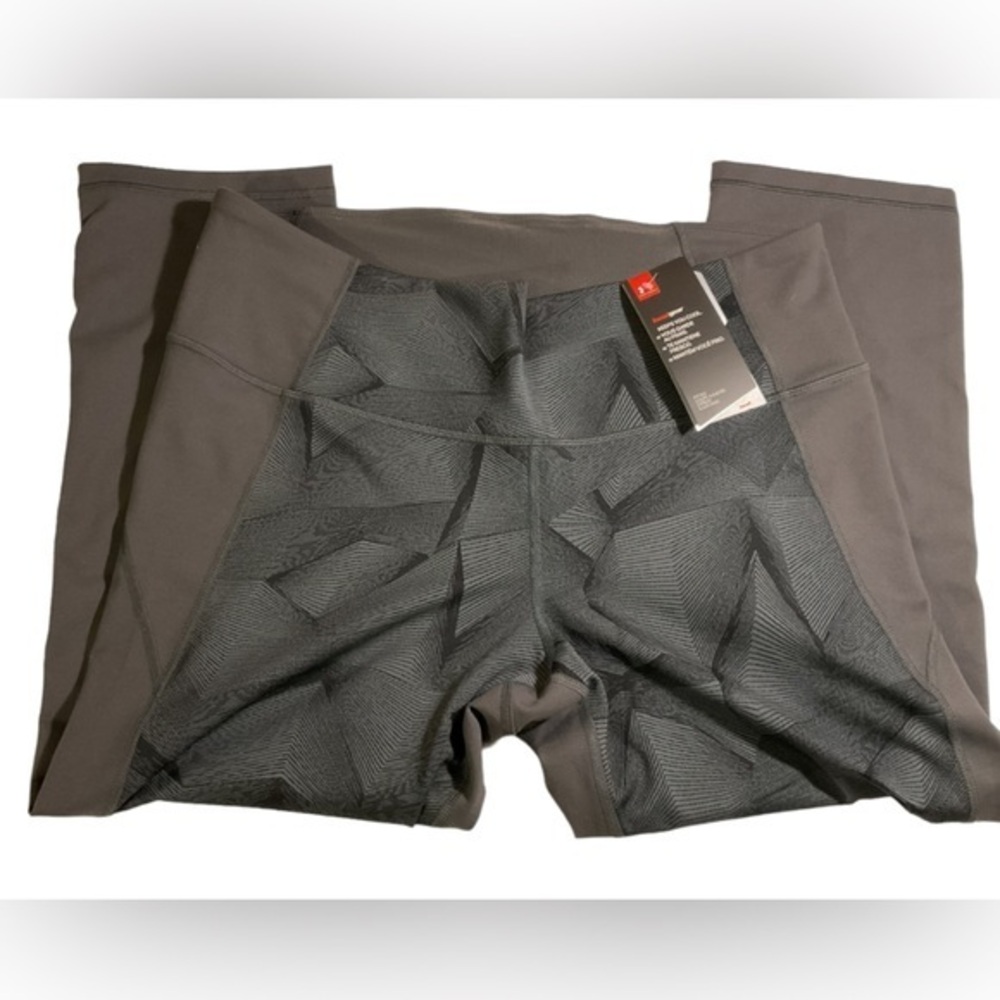 Under Armour Womens NWT Heat Gear Cropped Leggings XL